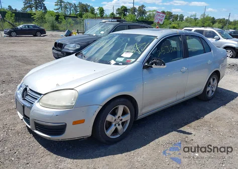 2008 Volkswagen Jetta Se/Sel from USA, damaged, VIN 3VWRZ71K58M044121